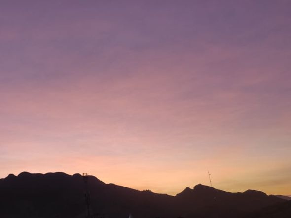 Leitora registra a cor do céu em Colina de Laranjeiras, na Serra por Internauta