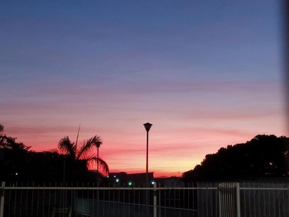 Moradora registra a cor do céu em Feu Rosa, na Serra por Gabriela Zarta