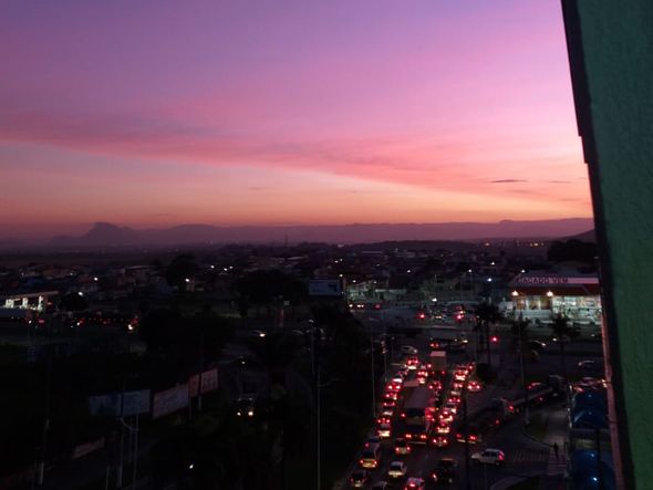 Moradora registra o fim de tarde em Colina de Laranjeiras, na Serra por Karine de Oliveira Lopes Schmidtberger