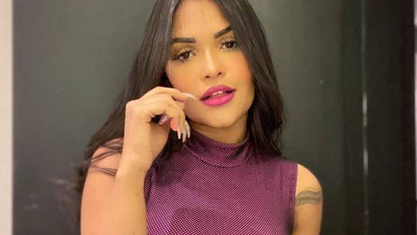 A ex-sister cantora ostrou o resultado da rinoplastia para os seguidores na web e recebeu vários elogios; Flayslane entregou cirurgia plástica após 'sumiço' das redes sociais