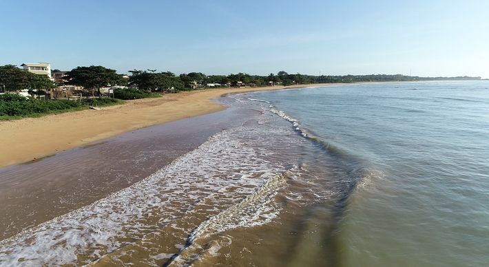Imagens aéreas feitas pelo cinegrafista Luciney Araújo mostram as curvas e a calmaria do litoral durante esses tempos de pandemia