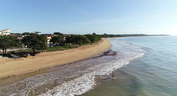 Rapaz de 18 anos mergulhou no mar e não foi mais visto; Corpo de Bombeiros foi acionado, fez buscas no local, mas não o encontrou; procura pelo jovem será retomada nesta quinta-feira (3)