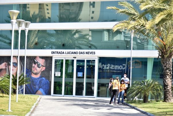 Com pouco movimento, Shoppings da Grande Vitória voltam a funcionar por Fernando Madeira
