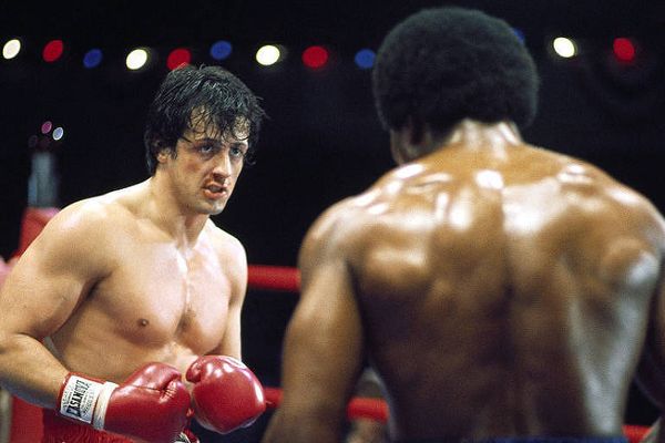 Sylvester Stallone em cena do filme 'Rocky: Um Lutador'