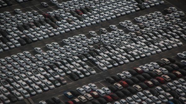 Dados da Fenabrave informam que o número de automóveis emplacados aumentou de abril para maio de 2020, mas percentual dos cinco primeiros meses do ano registrou queda em relação ao mesmo período em 2019