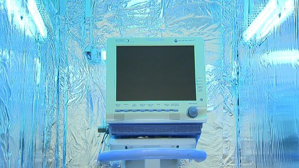 Câmara que desinfecta coronavírus de aparelhos emite radiação
