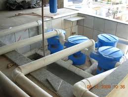 Conjunto de filtros limpa água da chuva captada do telhado da instituição e dos vizinhos