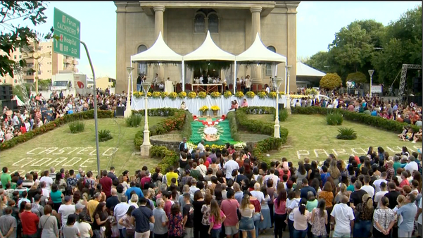 Milhares de fiéis participaram da missa de Corpus Christi, em 2019
