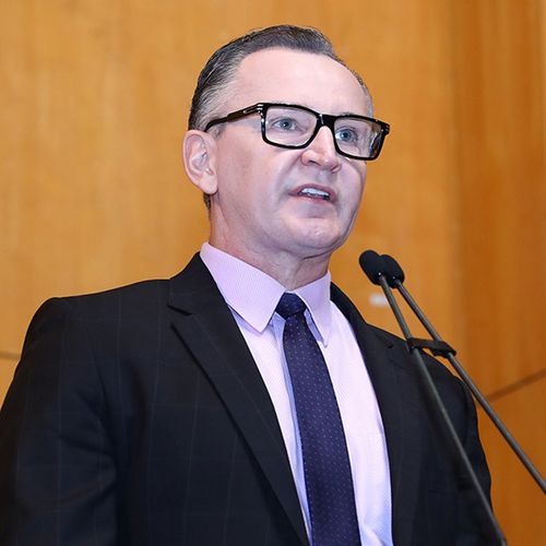 O deputado estadual chegou a se articular para lançar pré-candidatura a prefeito, mas não teve aval do partido. Ele postou que definiu o endosso após avaliar 'os grupos políticos por trás de cada um'