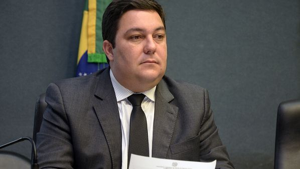 O governador Renato Casagrande (PSB) anunciou a indicação do deputado estadual do PSB para a pasta; secretário de Turismo e diretor do Detran também foram confirmados