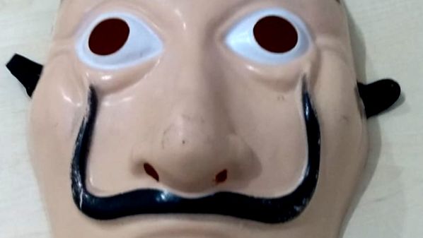 Na casa de um dos detidos, a Polícia Civil encontrou uma máscara da série La Casa de Papel, que foi utilizada no dia do crime
