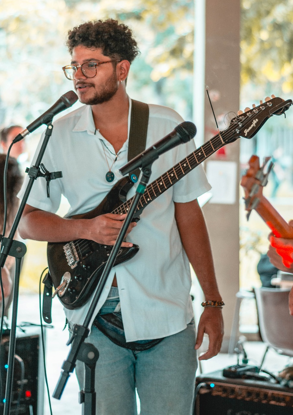O cantor e compositor Xavinho é um dos convidados da live