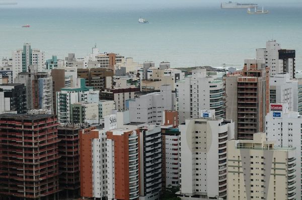 Vista aérea dos prédios da Praia da Costa, Vila Velha