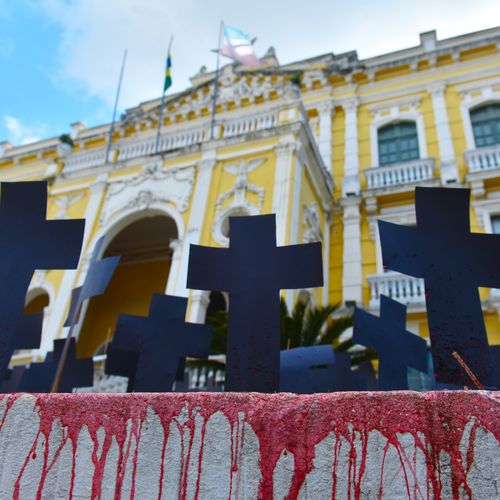 Em protesto com cruzes, Movimento Negro do ES pede combate à Covid-19 na periferia