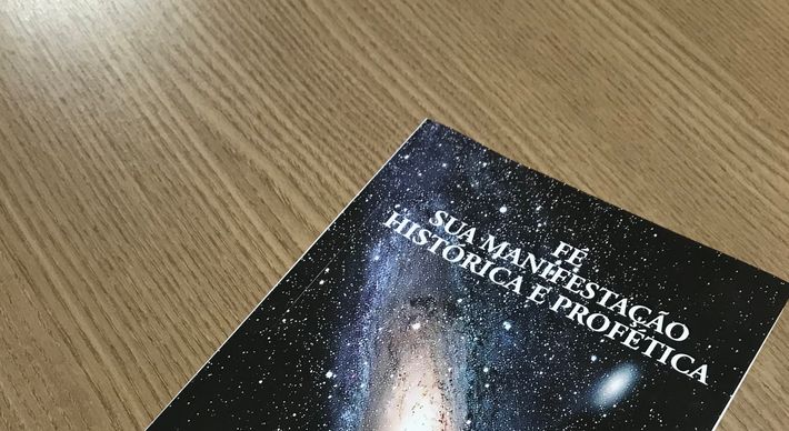 “... de maneira que aquilo que se vê não foi feito do que é aparente.” Hb 11:3