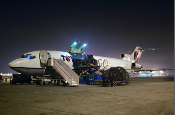 O Boeing 727-200 Full-Cargo da Total Linhas Aéreas é um cargueiro que atende a rede postal noturna dos Correios