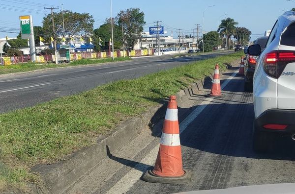 Obra interdita BR 101 e gera congestionamento na Serra por Internauta