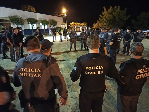 Operação com 100 policiais cumpre mandados de busca e apreensão em Pinheiros