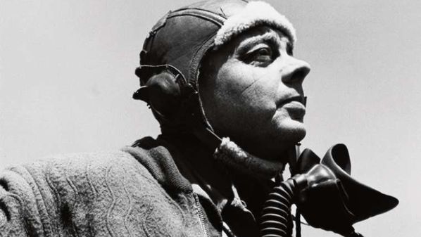 Entre as histórias da visita estão a de que Antoine de Saint-Exupéry trazia um jacaré em seu avião
