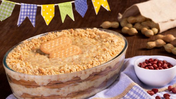 Pavê de amendoim, bolo pudim de milho verde e cupcake de cachorro-quente resgatam sabores dos festejos que não acontecerão este ano devido à pandemia
