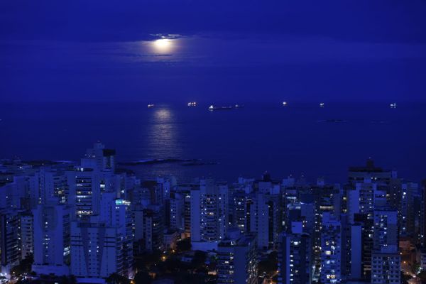 "Lua de Morango" vista do Convento da Penha por Carlos Alberto Silva