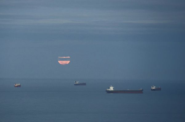 "Lua de Morango" vista do Convento da Penha por Carlos Alberto Silva