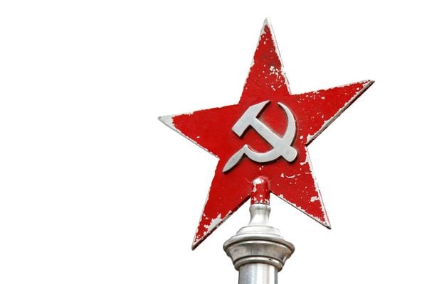 Machado e a foice são símbolos do comunismo e representam a força dos trabalhadores do campo e da indústria