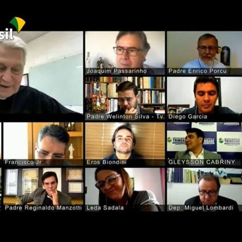 Padres e leigos conservadores prometem 'mídia positiva' para ações do Planalto na pandemia da Covid-19. Proposta foi feita em videoconferência com participação do presidente