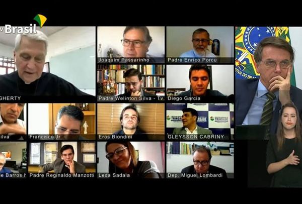 O presidente Jair Bolsonaro se reúne com deputados religiosos e líderes de TVs católicas em videoconferência