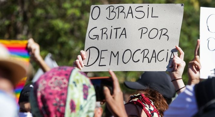 A legislação brasileira é pródiga de regras que poderiam ser utilizadas para impedir a continuidade das ofensivas que vêm desconstruindo o sentimento de vivermos em um Estado democrático de Direito