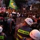 Imagem - PM usa bombas para dispersar grupo de manifestantes anti-Bolsonaro em SP