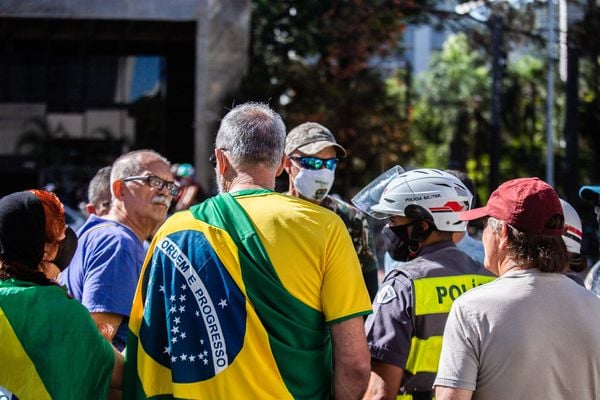 Manifestantes a favor do governo Bolsonaro fazem protesto na Avenida Paulista neste domingo (7)