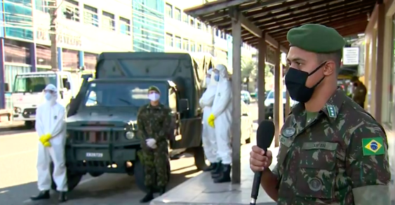 Exército auxilia na limpeza em Vila Velha