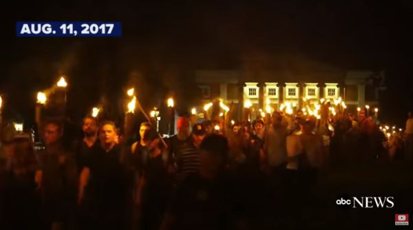 Manifestações de grupos de extrema-direita em Charlotteville em 2017 por Reprodução/Youtube/ABC