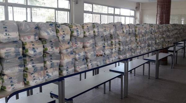 Prefeitura de Vila Velha inicia distribuição de 20 mil kits de merenda