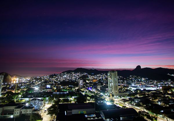 Vitória - ES - Luzes e cores. Pôr do sol visto do bairro Bento Ferreira. por Vitor Jubini