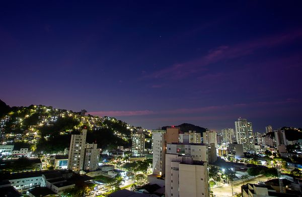 Vitória - ES - Luzes e cores. Pôr do sol visto do bairro Bento Ferreira. por Vitor Jubini