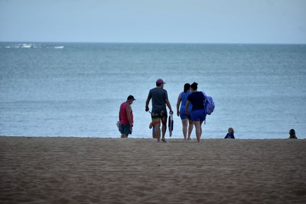 Praias e quiosques cheios durante a pandemia. Praia da Costa, em Vila Velha. por Fernando Madeira