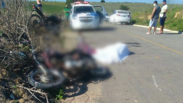 Um dos motociclistas morreu no local
