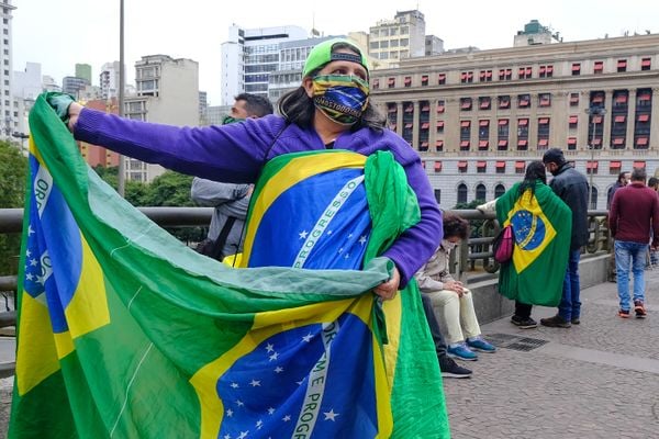 Manifestante à favor do presidente Jair Bolsonaro durante manifestação no Centro de São Paulo