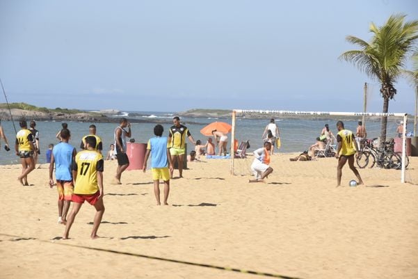 Movimento de pessoas durante a pandemia de Coronavírus na Praia da Costa, Vila Velha por Carlos Alberto Silva