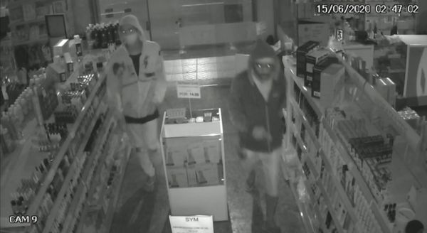 Dupla é presa suspeita de furtar lojas em Colatina
