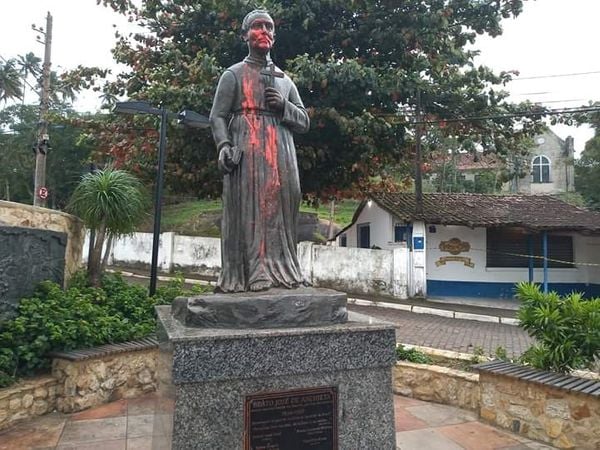 Imagem em homenagem a São José de Anchieta amanheceu pintada 