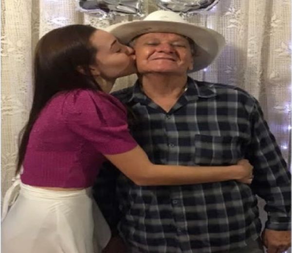 Segundo Nathália Buzzato, o pai Romeu Buzato testou positivo para a doença na última quarta (10)