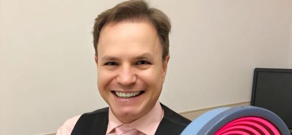 Ex-Polegar, Alan Frank agora é médico