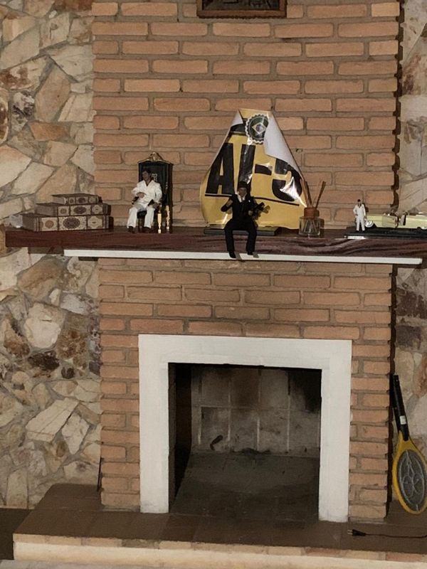 Fotos feitas pela Polícia Civil de São Paulo mostram a Casa onde estava o ex-assessor parlamentar Fabrício Queiroz, investigado pelo crime de rachadinha. O imóvel em Atibaia, no interior de São Paulo,  pertence a Frederick Wassef, advogado do senador Flávio Bolsonaro.  por Polícia Civil de São Paulo