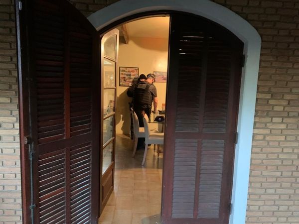 Fotos feitas pela Polícia Civil de São Paulo mostram a Casa onde estava o ex-assessor parlamentar Fabrício Queiroz. O imóvel em Atibaia, no interior de São Paulo, pertence a Frederick Wassef, advogado do senador Flávio Bolsonaro. por Polícia Civil de São Paulo