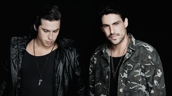 Os irmãos Lucas e Hugo Sanches compõe o duo Chemical Surf