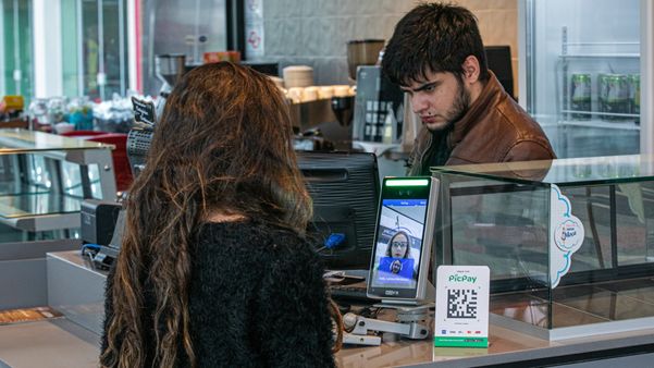 PicPay tá testa reconhecimento facial para pagamentos em cafeteria localizada na sede do banco Original, em SP