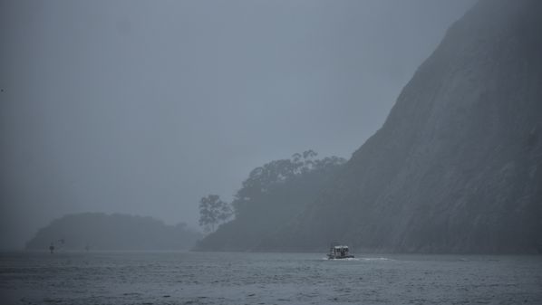 Aviso laranja, de perigo de acumulado de chuva, compreende 10 cidades, e o amarelo, de perigo potencial de chuva intensa, vale para 25 municípios; avisos são válidos até esta terça (25)